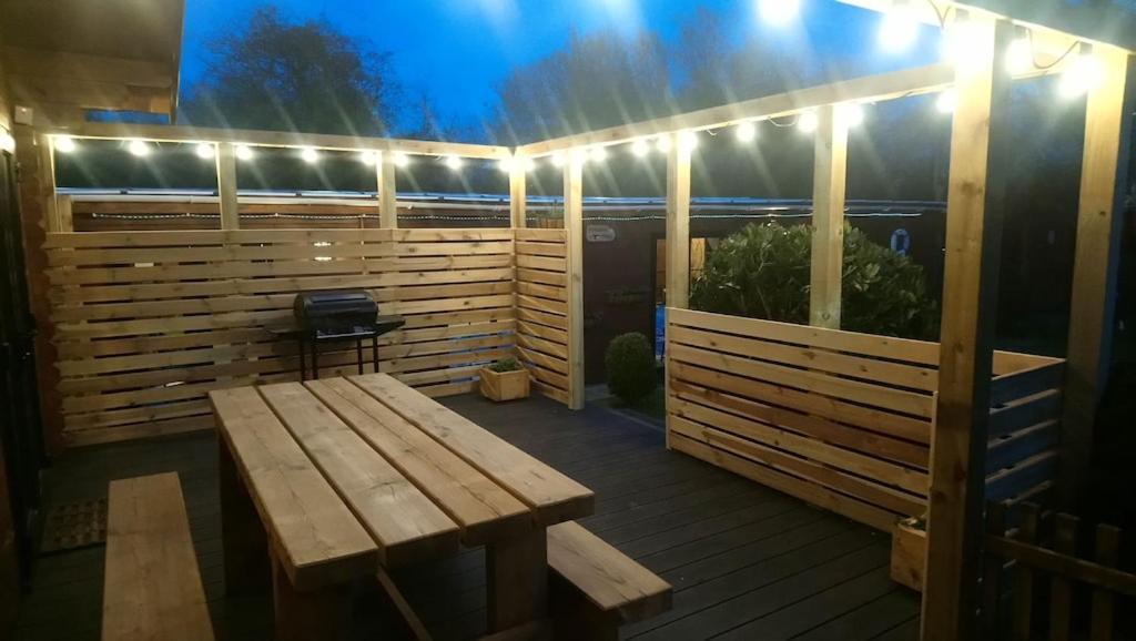 'monktonmead Lodge' In Secluded Setting, With Private Indoor Pool. *