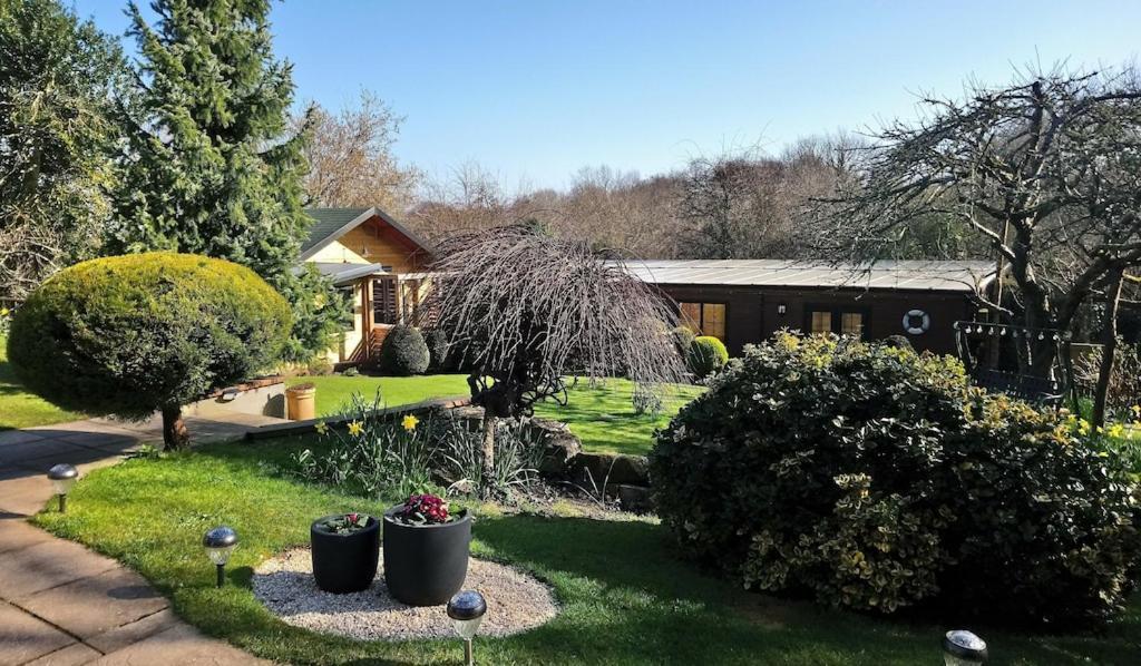 'monktonmead Lodge' In Secluded Setting, With Private Indoor Pool. *