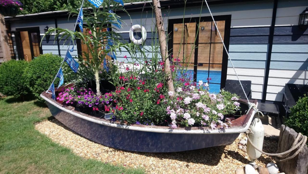 'monktonmead Lodge' In Secluded Setting, With Private Indoor Pool. * Ryde (Isle of Wight)