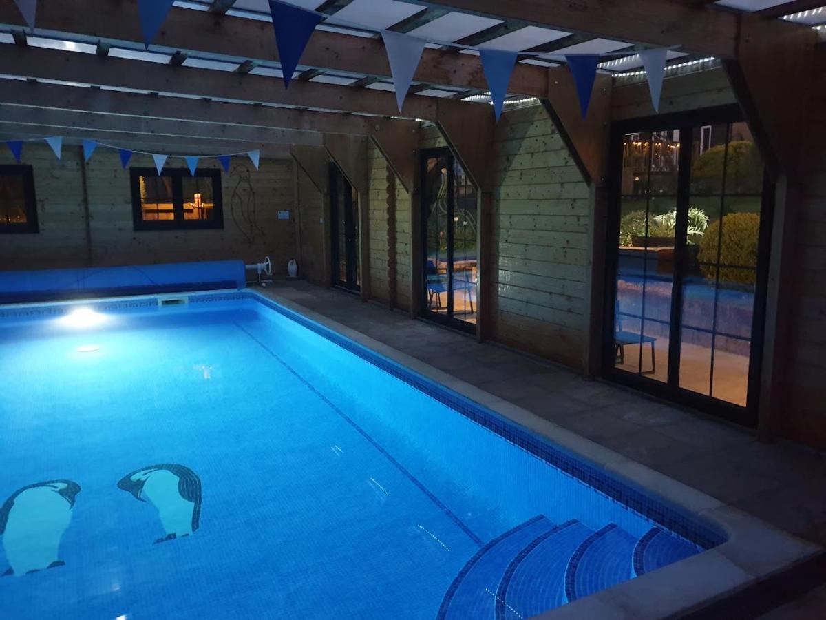 'monktonmead Lodge' In Secluded Setting, With Private Indoor Pool. Ryde (Isle of Wight)