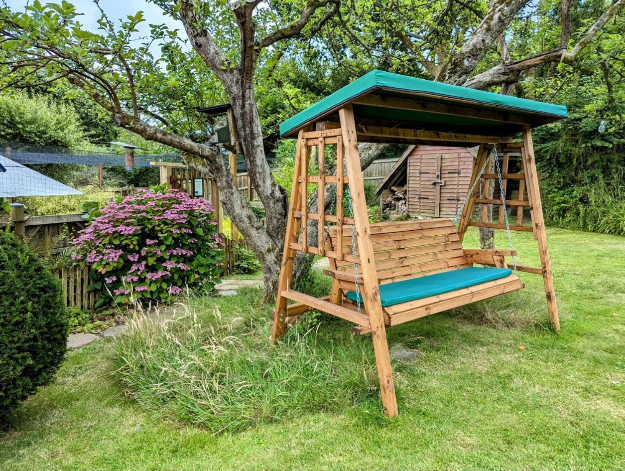 'monktonmead Lodge' In Secluded Setting, With Private Indoor Pool.