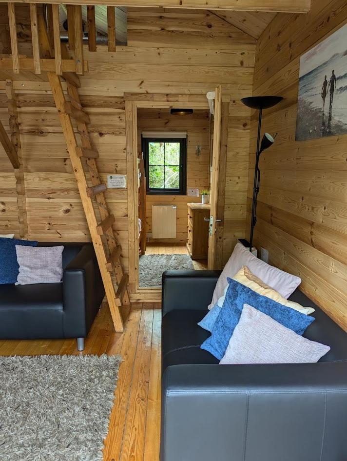 'monktonmead Lodge' In Secluded Setting, With Private Indoor Pool. * Ryde (Isle of Wight)