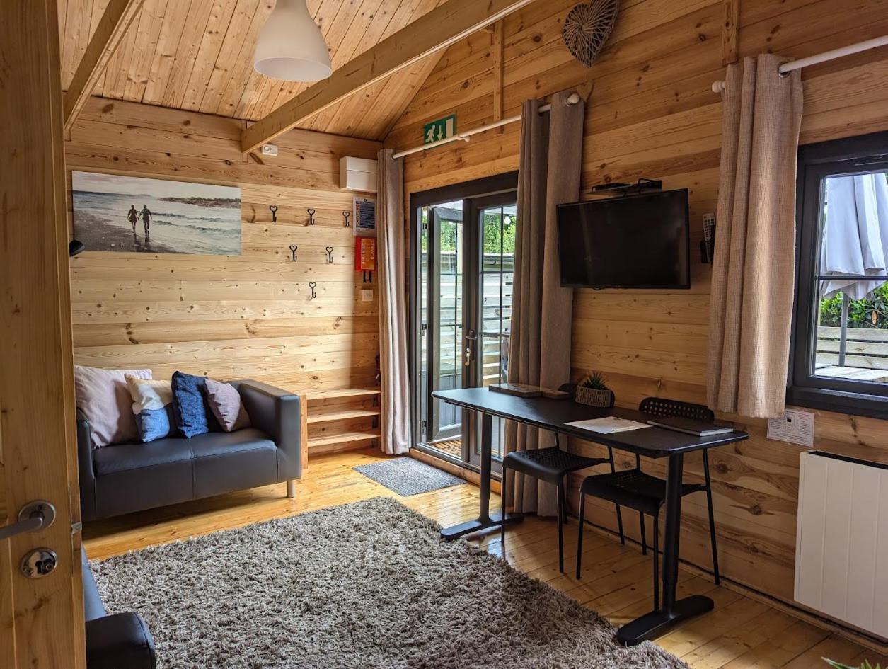 'monktonmead Lodge' In Secluded Setting, With Private Indoor Pool. Chalet
