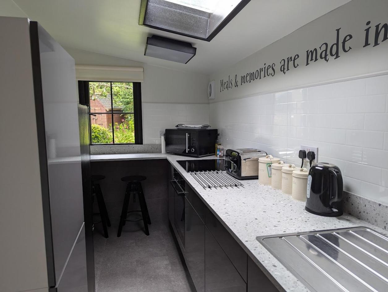 'monktonmead Lodge' In Secluded Setting, With Private Indoor Pool. * Ryde (Isle of Wight)