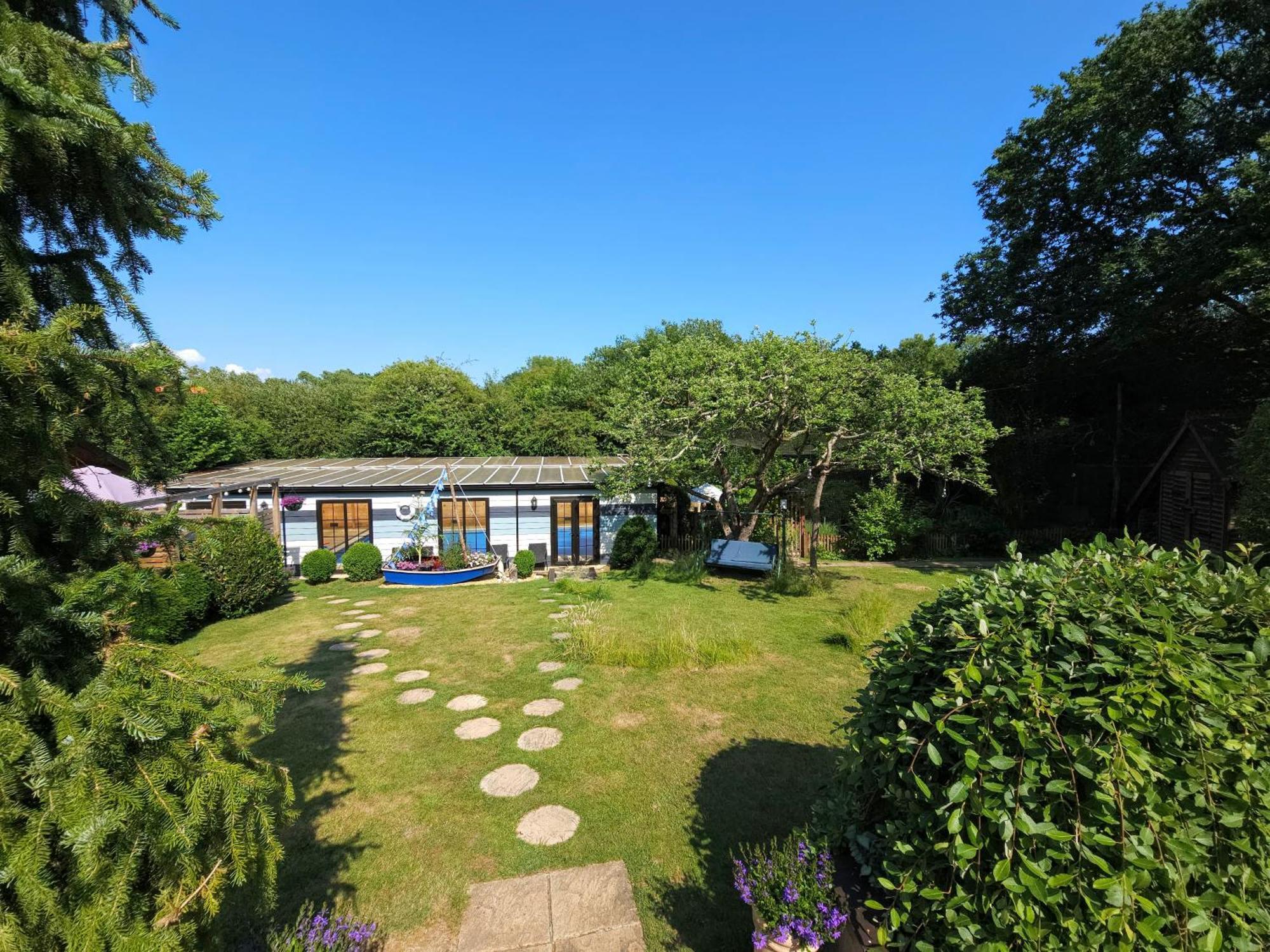 'monktonmead Lodge' In Secluded Setting, With Private Indoor Pool. Chalet Ryde (Isle of Wight)